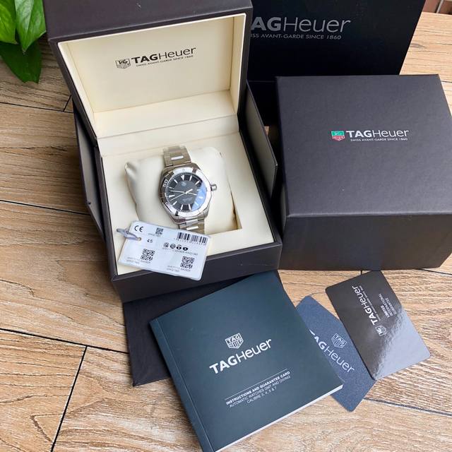 新款硬货，Original Tagheuer,泰格豪雅竞潜系列 男表。 ~40.5Mm表径，蓝宝石镜面，超强夜光指针，原装Swiss Ronda石英机芯，支持拆