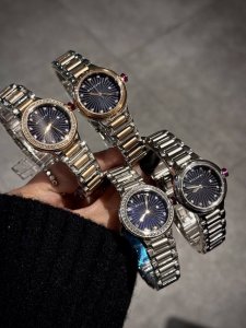 钻650宝格丽Bvlgari浪漫星空盘陪伴每个节日温情时刻！宝格丽 Lvcea 系列腕表，采用珍珠母贝打造的三维立体表盘，无论从哪种角度欣赏，都能看到它折射出的