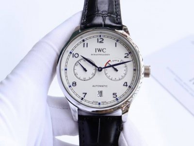 万国-Iwc 萄七. 匠心制作 强烈推荐 隆重登场。简约商务的设计之下，蕴含一丝浓郁的复古情怀 机芯 搭载全自动进口机械， 走时精准，动力储备强劲 表壳 腕表尺