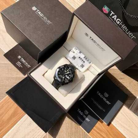 硬货到！泰格豪雅竞潜系列计时机械表，2万+ 配全套包装。搭载原装石英机芯，316精钢表壳，超级双色夜光，可旋转陶质圈口 蓝宝石防眩玻璃！300米深度防水，43M - 点击图像关闭