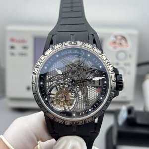 新厂-New Factory』罗杰杜彼王者竞速倍耐力单行陀飞轮#全镂空背透高级感型号分别：Rddbex0815、Rddbex0817腕表，这款腕表极具罗杰杜彼品