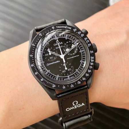 欧米茄X斯沃琪 全新登月之作Mission To The Moonphase Bex。 这款全新腕表也配备计时功能，以及超霸系列月球表的特征 印有各大Logo标 - 点击图像关闭
