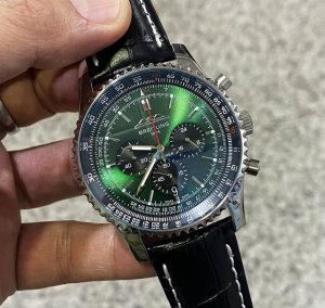 金20，钢带20 百年灵经典男士腕表精钢材质打造表壳，内置进口石英机芯，走时精准，性能稳定！经典表盘设计，搭配高级橡胶 进口真皮表带精钢表扣！腕表品牌致力推荐！