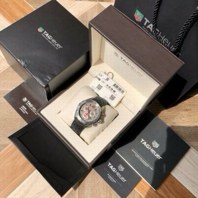 新款豪雅高颜值已上线 Tagheuer 泰格豪雅F1系列 曼彻斯特联队特别版 帅气石英男士腕表 瑞士原装机芯 设计灵感来自F1车队精彩比赛 炫彩表面设计 精钢表