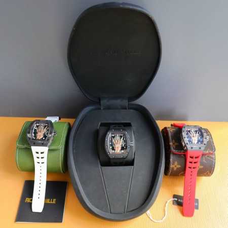 2630最新爆款 机械款金手指 Richard Mille 理查德米尔 Rm66 最新款的镂空的腕表表盘融入被称为“恶魔角〞的金属礼手势，象征着亲情与包容，同时 - 点击图像关闭