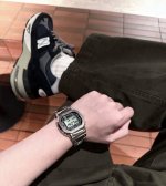 发货实拍，终于出货！小银砖，银色Gmw-B5000D-1Jfb5000 35周年方块钢带表 采用了极为用心的抛光和打磨，显得质感非常高级。经典的G-Shock壳