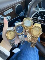 Ap爱彼橡树爱彼表坛中的热门型号 长盛不衰 尺寸42Mm 反炫光蓝宝石水晶玻璃 黑色橡胶把头 皮带橡胶皮 皇家橡树经典的八角形表壳设计 表圈以8个外露六角形螺丝