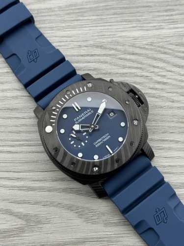 沛纳海--Panerai Pam 类型：男士顶级腕表 机芯：全自动机械机芯 表壳：316L精钢表壳 镜面：矿物强化玻璃 皮带：天然橡胶 尺寸：直径44Mm Sj