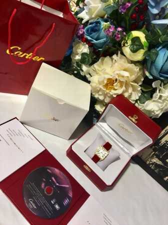 白壳 金壳 钻50 实拍 Cartier 卡地亚桑托斯系列，市场高版本，更专注重细节。请认准独家实拍细节，尺寸:男44X35，女38X30，蓝宝石水晶玻璃，瑞士 - 点击图像关闭
