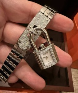 450 单排钻30 满钻100 Mini 版到货啦 小红书 爆款爱马仕 Kelly 系列 一表多用 超实用性 女士腕表 搭载进口石英机芯 精准耐用 天然珍珠贝母