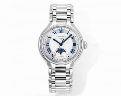 浪琴全新款心月星辰腕表 璀璨星辰，腕间永恒 让每个抬手都是高光时刻 晶莹莫桑美钻环绕表盘，如星辰坠入眼眸 白色搭配银色表盘层次分明，如同月光光晕，温和宁静，低调