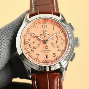 统一 百年灵璞雅B01计时腕表42Premierb01Chronograph42 316L精钢，42毫米，锅盖弧面水晶玻璃，双面防眩处理，透明蓝宝石，原装折叠扣