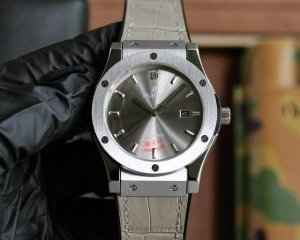 恒宝 Hublot 兰宝石玻璃 45Mm*13Mm 头层牛皮表带 原装扣 全自动机械机芯 浓浓的金属酷感 始终带给你视觉上的冲击