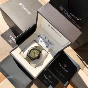 超级硬货!帅气军绿色!Original Tagheuer,泰格豪雅竞潜系列机械表,专柜 0+。 ~43Mm表径,蓝宝石镜面,超强夜光指针,原装瑞士机芯,支持拆机 超级硬货!帅气军绿色!Original Tagheuer,泰格豪雅竞潜系列机械表,专柜 0+。 ~43Mm表径,蓝宝石镜面,超强夜光指针,原装瑞士机芯,支持拆机