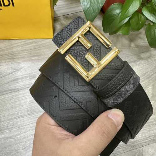 特 Fendi 芬迪 专柜同款 宽4.0Cm 双环正反用腰带 Ff按钉搭扣 黑色Cuoio Romano皮革材质 反面面料带有烟草黄和黑色Ff图案 四方金属饰面