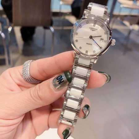 浪琴 白 金 钻30 铭记爱的旅程 时间作证 唯爱永恒 品牌:浪琴 类型:女士专属定制款 机芯:日本进口石英机芯 表带:采用316精钢表带 玻璃:供形蓝光玻璃尺 - 点击图像关闭
