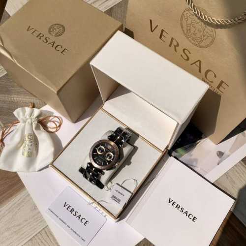 Original Versace，范思哲Vbr系列男装潮表，多功能五针计时，超大日历框，原装瑞士进口石英机芯，品质保证！上手厚实且百搭，～44Mm表径，防刮花蓝