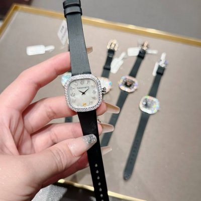 玫480 无法抗拒的Tiffany蒂芙尼 心動一次過擁有 12顆不同形狀的鑽石 一次過擁有 ~~现在下单即送一副表带和礼盒，数量有限，先下单先得！ 它不仅是一款
