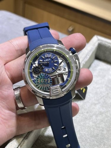 新品Hyt 品牌 H1 系列 机芯：机械全自动尺寸：46Mm 表壳：904钢表带：氟橡胶 由于机芯改造缘故手动上弦方向与原机芯相反 功能分别是：9点位圆盘外围有