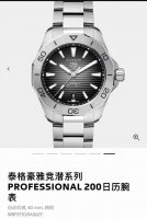 豪雅2100Tag Heuer Aquaracer 竞潜系列 这款腕表功能多样，又不失优雅风范，肆意迸发惊险刺激。亮丽的太阳纹表盘呈现秋日的鲜艳色彩，搭配实用的