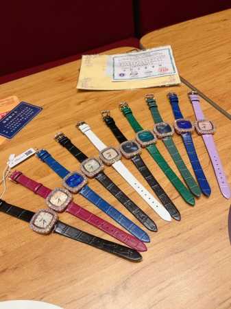 皮 钢带 金白同价 萧邦chopard 全新高级珠宝系列腕表，18K白金.玫瑰金，镶饰24颗马眼型切割美钻 约3.84克拉 是高级珠宝制作的一大挑战；钻石散发的 - 点击图像关闭
