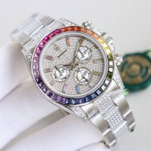 统一价 Tw工厂 最新第二代迪通拿彩虹款! “晚虹斜日塞天昏,一半山川带雨痕”。纯黑的表盘仿佛是黄昏背景,更突显表盘及外圈上斑斓的彩虹刻度,而表耳及护肩的钻石就 统一价 Tw工厂 最新第二代迪通拿彩虹款! “晚虹斜日塞天昏,一半山川带雨痕”。纯黑的表盘仿佛是黄昏背景,更突显表盘及外圈上斑斓的彩虹刻度,而表耳及护肩的钻石就