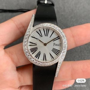 批 . 热卖款 伯爵 全新piaget Lime Light系列腕表，以其独特的造型，引领着时尚界的风潮，更是邀请到国际巨星巩俐倾情代言，必将成为伯爵品牌全新的