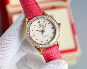 白 金玫 。最新机械女款欧米茄！优雅美艺，养眼吸睛！壳体与表带采用316L精钢材质打造而成，全方位打磨！优雅锆石 华光流转！原装进口821A机芯，产品性能稳定，