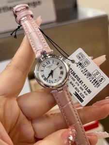 天梭女人 最新款 最新款 最新款 嘉丽系列 T126.010瑞士石英女表 ！灵感于古罗马建筑，因其小巧迷人，也被爱称为“小美人” 宠爱自己不需要理由，天梭为女性