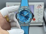 Hublot宇舶表擅长打破传统疆界，将不同材质和谐融合于一体，Big Bang“一键式”腕表将时计与珠宝的精髓相融合，以腕表点亮时尚造型的自由感。Big Ban