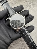 Hk颜值巅峰 Iwc旗下最耀眼的明星，万国长动能月相专家。 全新的复刻版系列Iw544805透底腕表。 表壳 316L精钢表壳，打磨抛光非常圆润。小秒针盘位于6