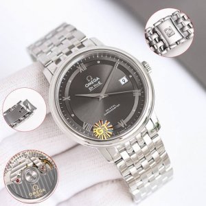 白壳 金壳 钢带100 Gt Factory欧米茄 密底 蝶飞典雅系列腕表。 Gt出品只为传承经典，碟飞 至臻品质39.5毫米瑞士天文台表。 这款表优雅纤薄的外