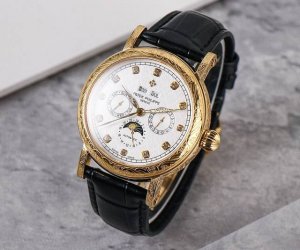 白壳 ，金壳 铁划银钩 苍劲有力 高颜值新品 古朴。复古。精湛的工艺！ 年度最佳典藏之作 百达翡丽古典超级复杂多功能 万年历功能腕表 团队历时两年多精心设计，不