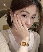 巨显白的漂亮手表秋冬氛围满满 闪闪的焦糖暖棕让拯救秋冬单调穿搭 亮晶晶的金棕让穿搭变得精致时髦~
