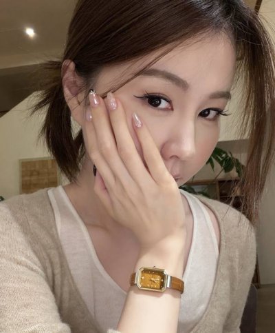 巨显白的漂亮手表秋冬氛围满满 闪闪的焦糖暖棕让拯救秋冬单调穿搭 亮晶晶的金棕让穿搭变得精致时髦~