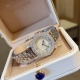 萧邦Chopardl‘Heuredudiamant#系列腕表，采用品牌标志性“皇冠爪镶”工艺，以精湛技艺与风格为女性之美谱写出一曲奢美的颂歌，一如作品上镶嵌的耀