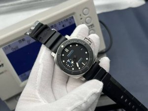 Vs Factory2025墙裂推荐 最新版本 Vs沛纳海Pam683腕表！ 1直径42Mm，亚洲手腕标准尺寸。 2找Pam682、Pam684的，还有那些中了