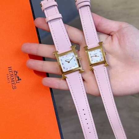 金 钻50 最新上市heure H腕表 H皮带logo标志表壳尺寸：中号 小号 不锈钢表壳，“羽毛”镶钻，中号26X26毫米，小号21X21毫米，镶嵌112颗钻 - 点击图像关闭