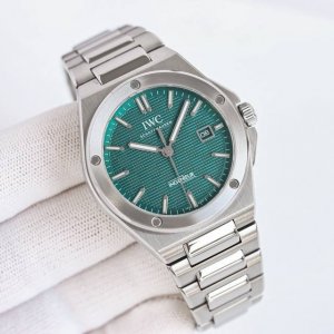 Iwc 万国 R6 台湾厂耗时半年 压轴巨作 Iwc万国全新工程师系列全自动腕表40重塑了上世纪70年代杰罗.尊达风格 表盘经典网格设计和多边形螺丝表壳巨显独特