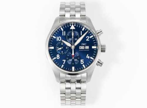 Tw-Iwc 万国飞行员系列Iw 03. 1.腕表采用玫高科技镀金，做工成熟，线条清晰而富有立体感，颜色搭配和谐，非常百搭。 2.与之前的飞行员相比，新款时计尺