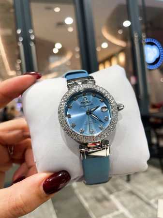 欧米茄Ladymatic｜全新马卡龙色系 2025首发新款 Ladymatic这款马卡龙色系简直太好看了，太顶了！今年果然大表盘最火，表壳直径34Mm，表盘汲取 - 点击图像关闭