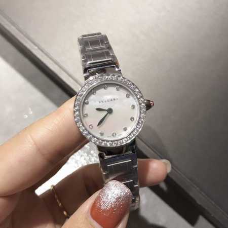 白壳 玫金 钻20 宝格丽迷你号！ Bvlgari 宝格丽 Bvlgari系列 经典又不失时尚气息女表，进口石英，,精钢不绣钢材质 细节做工非常不错，小号尺寸： - 点击图像关闭
