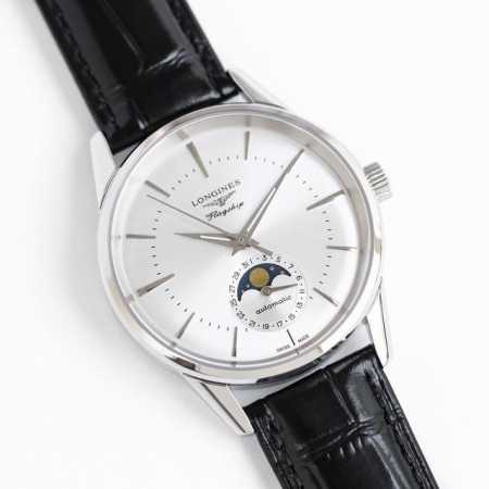 浪琴 Longines 军旗系列 经典复刻日月星辰腕表 新款上市 Zf4 字面 采用弧形设计 同时搭配太阳玟 时分针夜光涂层 无论日夜均可清晰显时 镶嵌立体时标 - 点击图像关闭