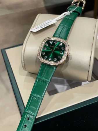 玫550怎么能少得了新装备呢 ~~ 现在下单即送一副表带和长条礼盒 数量有限 先下单先得 ~~ 它不仅是一款计时工具 更是时尚与品味的象征 用了12种篆刻工艺 - 点击图像关闭