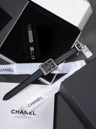 福利福利～下单送同款手镯！下单送同款手镯！下单送同款手镯！重要的事情说三遍 当高级制表遇到高级定制服，香奈儿新表绝美当高级制表邂逅高级定制服，会有什么样神奇的化 - 点击图像关闭