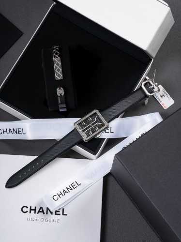 福利福利～下单送同款手镯！下单送同款手镯！下单送同款手镯！重要的事情说三遍 当高级制表遇到高级定制服，香奈儿新表绝美当高级制表邂逅高级定制服，会有什么样神奇的化