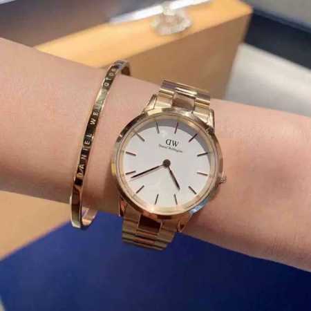 白壳 金 尺寸40Mm.36Mm 32Mm Dw新款官网同步更新，全新手表设计，全新iconic Link钢带腕表瞩目登场 Lay Zhang 气质演绎，男女同 - 点击图像关闭