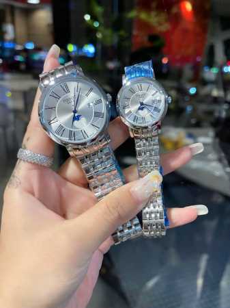 情侣对表新款推荐 天梭tissot-翩翩气度，文雅的设计 3点位日历窗口，六位星辰设计，蝴蝶扣表带 牛皮表带进口石英机芯，尊贵谐美 优雅大气 顶级品质 尺寸：男 - 点击图像关闭