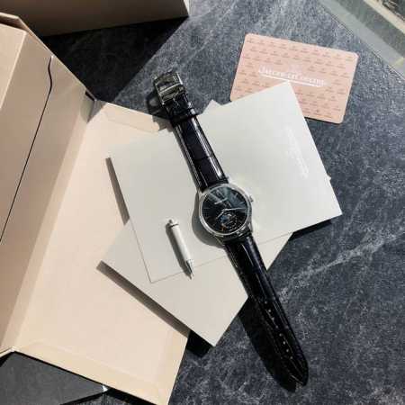 积家月相大师系列 ， 最具有性价比的男表积家大师到货！新款 带你观察月相盘的变化。 表壳直径39Mm，厚度9.9Mm 与原装同步。六点钟的子盘拥有阳历阴历 月相 - 点击图像关闭