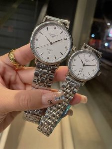 白 金 钢带20 浪琴-Longines 情侣对表 原装进口石英机芯 矿物质玻璃镜面 316L精钢表壳 直径男40Mm女30Mm 厚8Mm如果今天的阳光停止了它